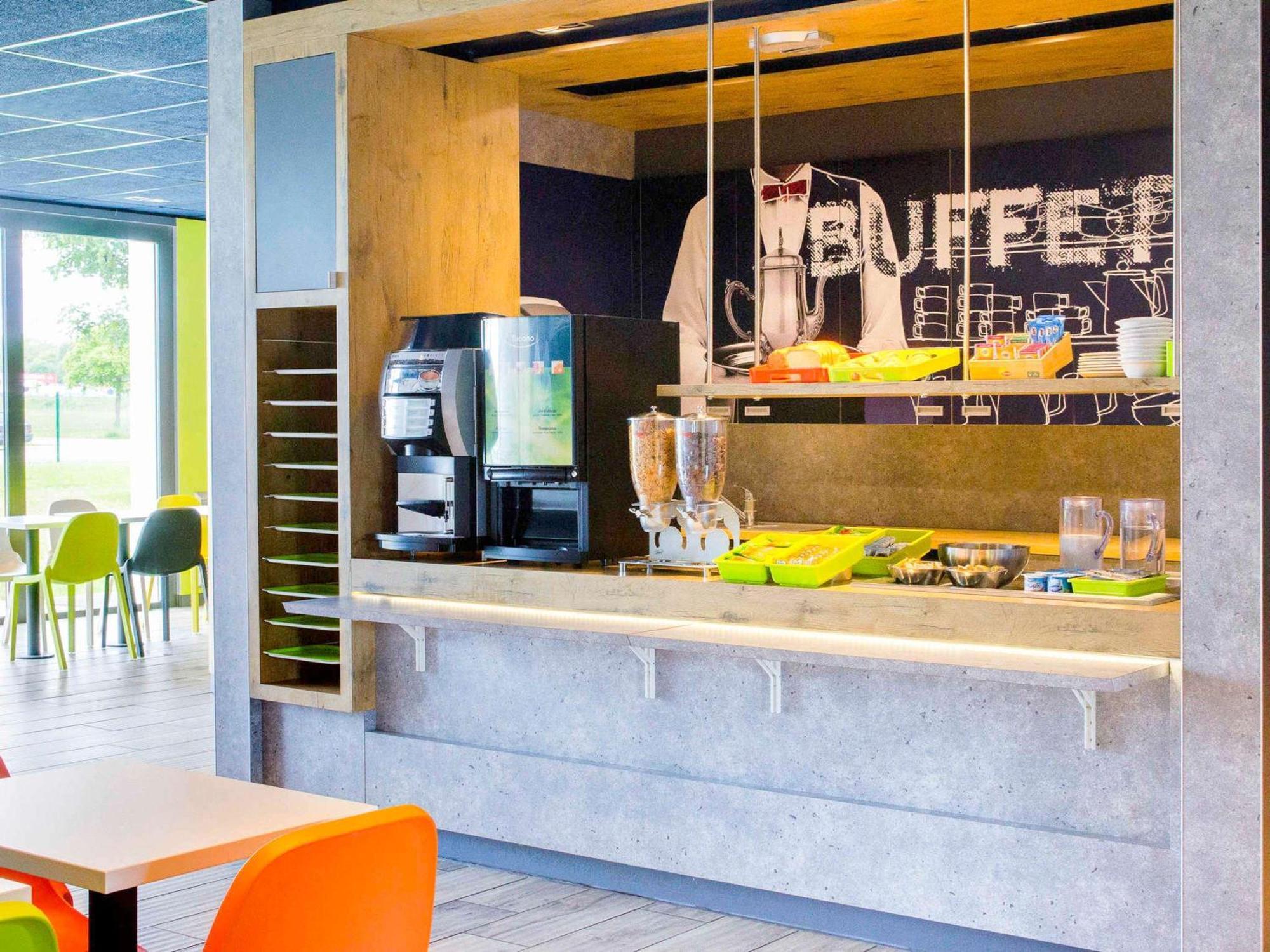 Ibis Budget Montceau Les Mines Екстериор снимка